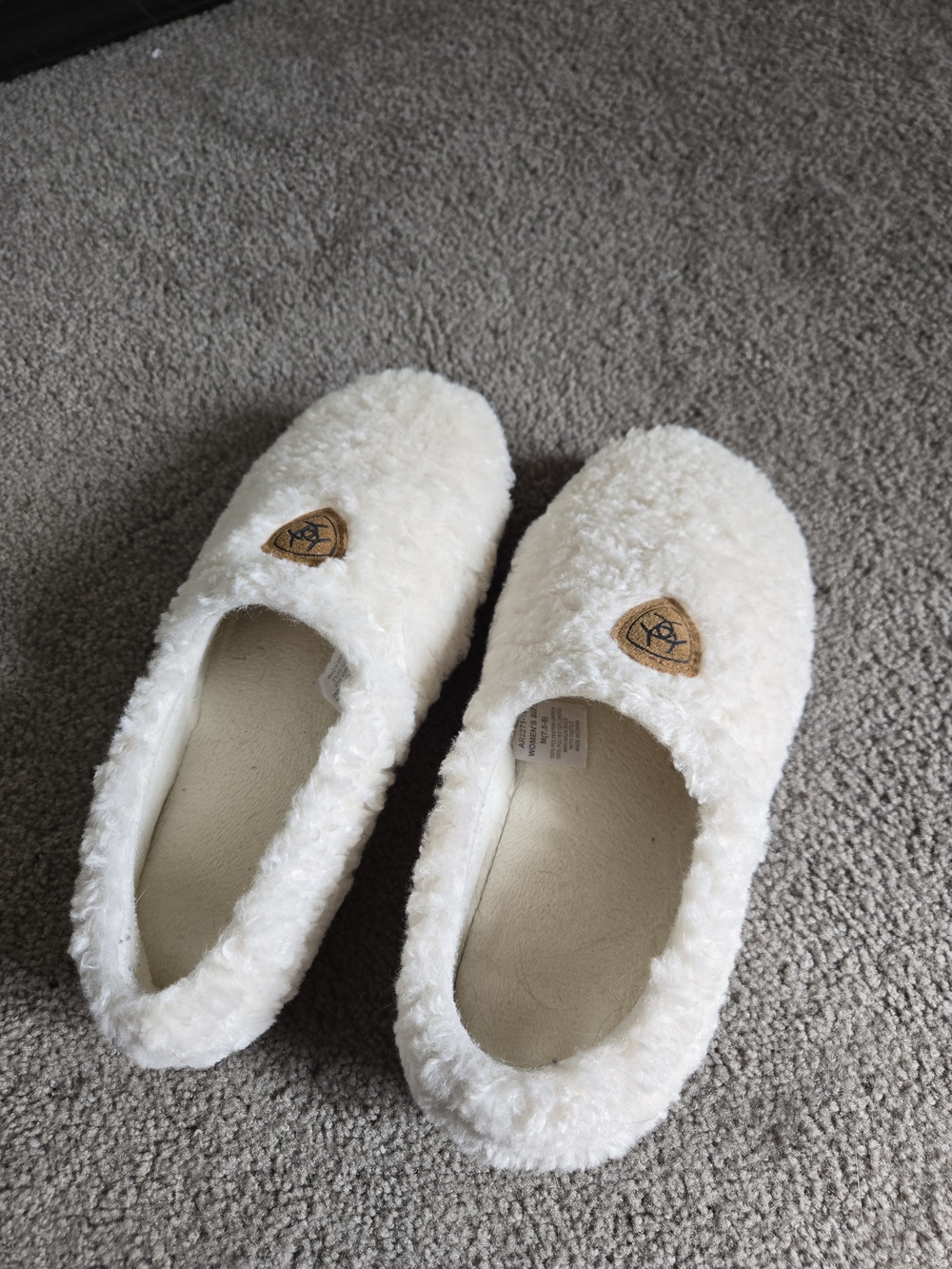 Womens Ariat Plush Cream Sherpa Slip-On Women's Slippers